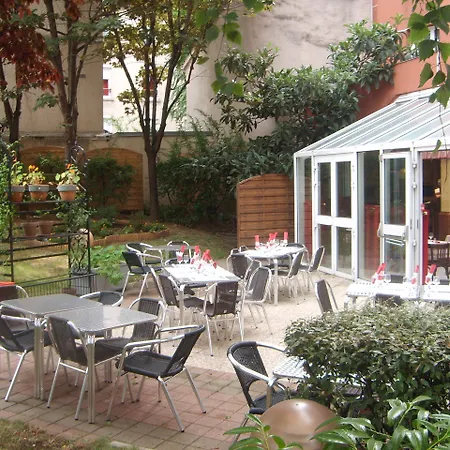 Hotel Median Congres Parigi