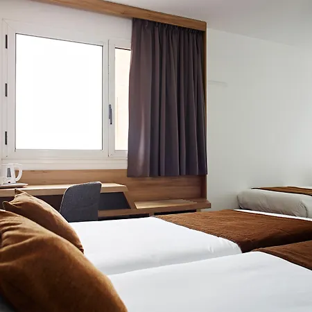 Hotel Median Congres Parigi