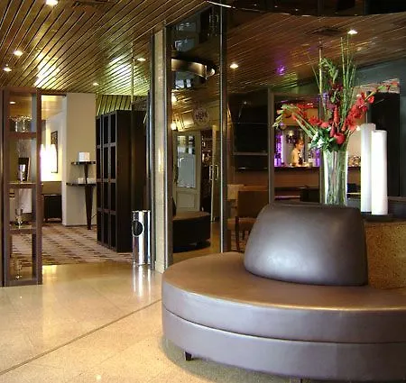 Hotel Median Congres Parigi